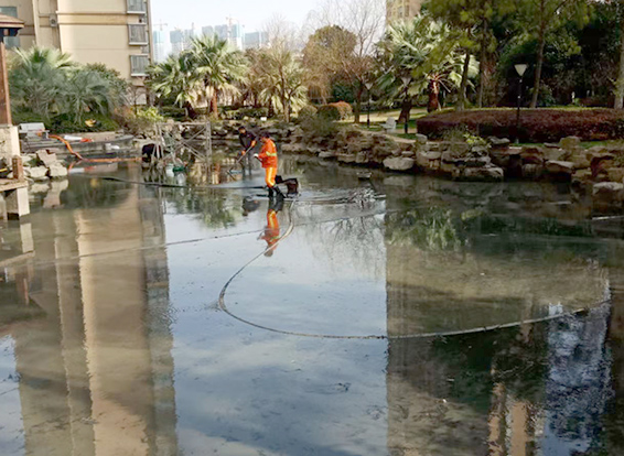 钟山景观池淤泥清理